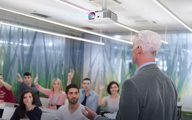 nec_p554U_Office-Projector